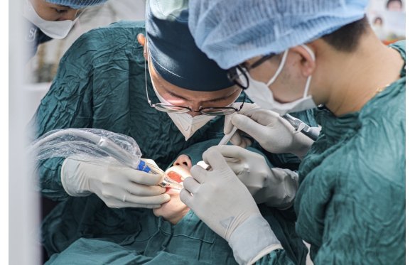 Giá bọc răng sứ zirconia tại Nha Khoa Smile