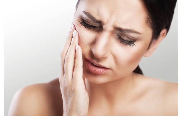 Làm Sao Để Hết Ê Buốt Sau Khi Bọc Răng Sứ? Giải Pháp Từ Nha Khoa Smile