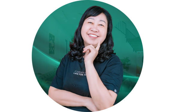 Nụ cười rạng rỡ của chị Kim năm cùng 25 răng sứ Cercon cao cấp.